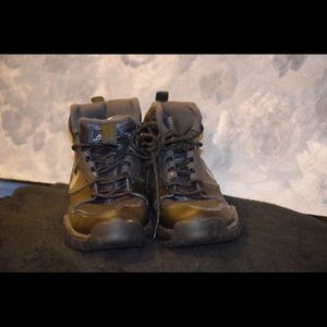 Black/Silver Nike Dual Fusion Mid GS Boys Size 5.5